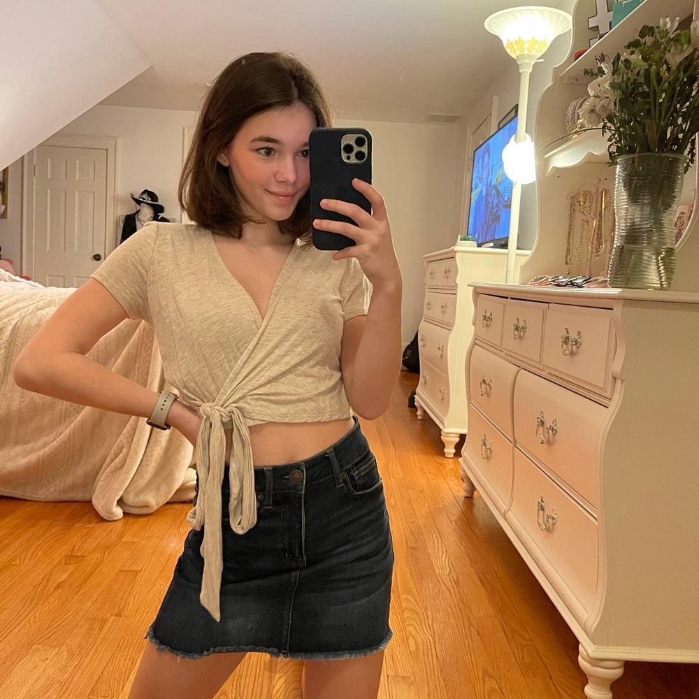 Vestique Creme Tied Front Top